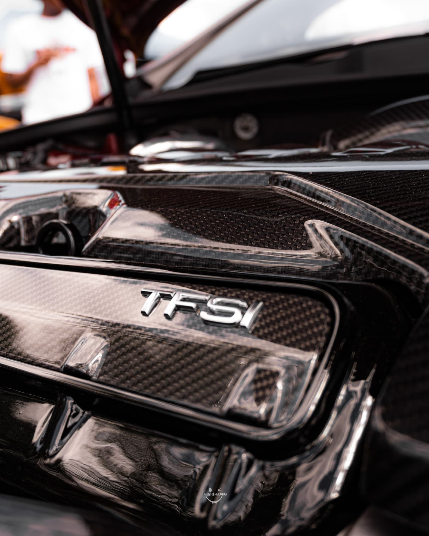 Carbon-fibre TFSI badge, close up